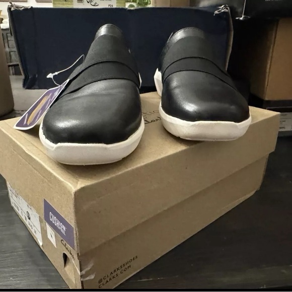 Clarks Kayleigh Step Slip Black White Cushion Feel Comfort Loafers Size 6 - Picture 2 of 6